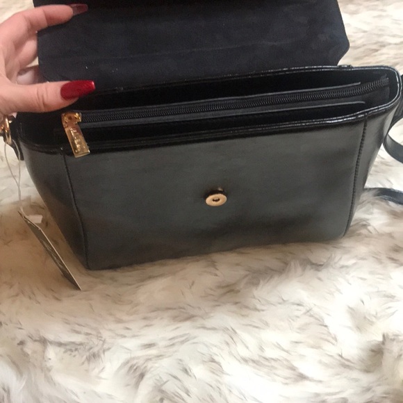 ❣️NWT❣️ black heart Crossbody - Picture 3 of 4